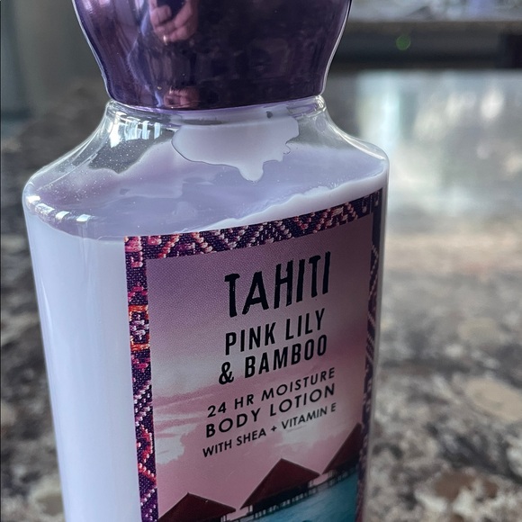 Bath & Body Works Tahiti Pink Lily & Bamboo Lotion - Pink & Silver Cap - Picture 3 of 3